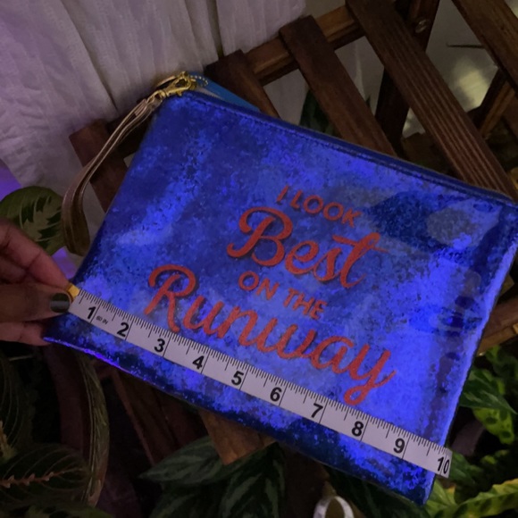 Flight 001 Glitter Travel Pouch-I Look Best on the Run… - Picture 5 of 7